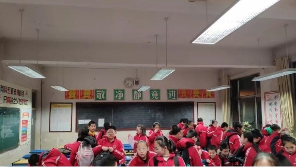 用健康之光守護(hù)成長，教室照明改造達(dá)標(biāo)計(jì)劃如火如荼進(jìn)行~