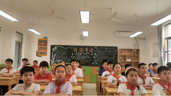 剖析｜教室照明的質(zhì)量會(huì)直接影響學(xué)生的視力健康嗎？
