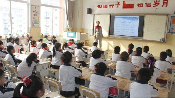 近視防控，教室照明選對(duì)LED護(hù)眼燈教室燈具有多重要？